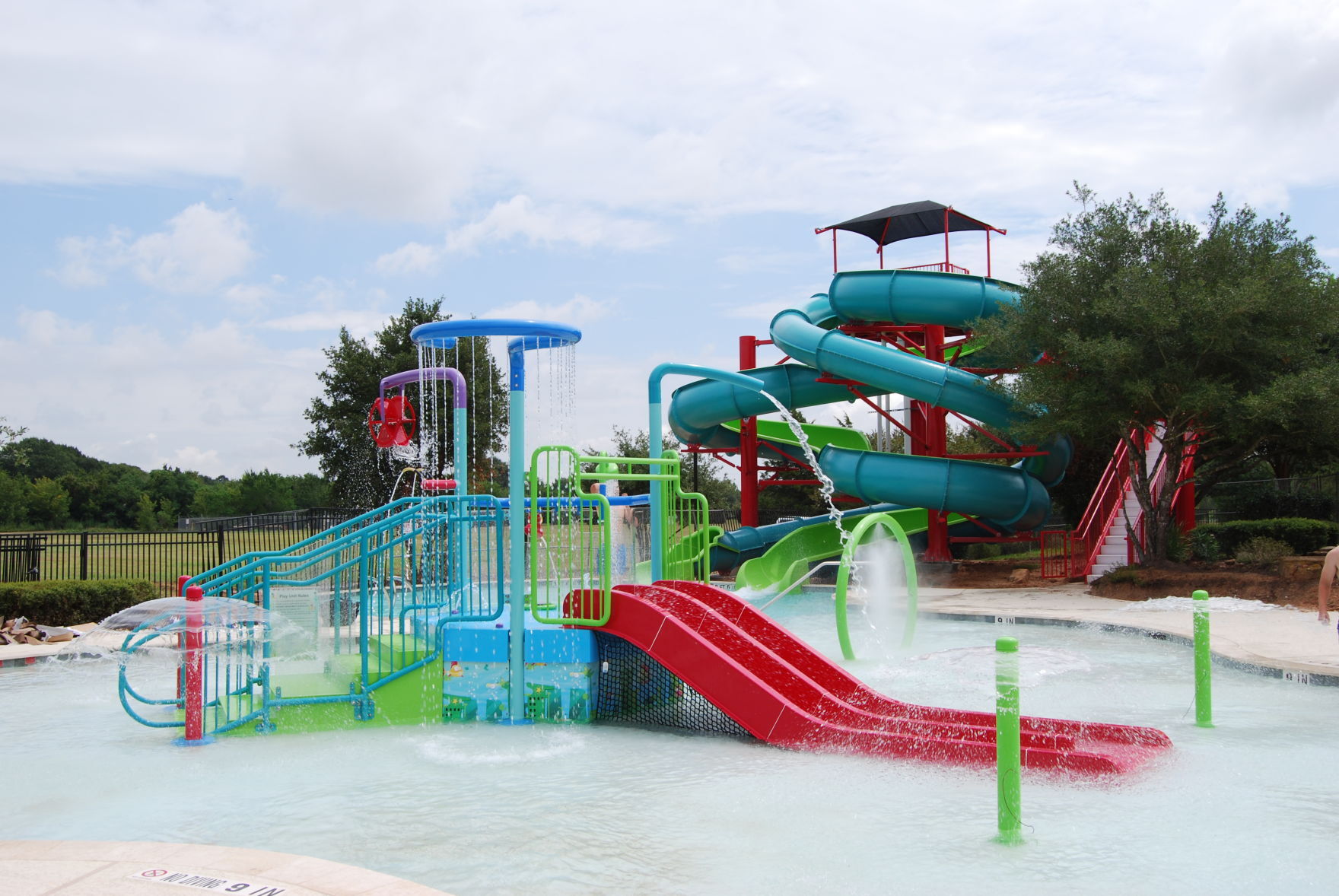 Aquatic play structure